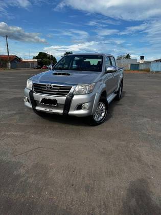 TOYOTA HILUX 3.0 SRV TOP 4X4 CD 16V TURBO INTERCOOLER DIESEL 4P AUTOMÁTICO TOYOTA HILUX 3.0 SRV TOP 4X4 CD 16V TURBO INTERCOOLER DIESEL 4P AUTOMÁTICO